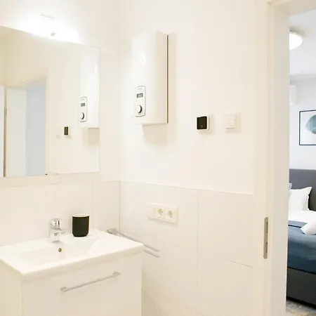 Bonquartier - Luxapt-haus - 11 Personen In 5 Mit Voll Ausgestatteten Kuechen, Klimaanlagen Und Parkplaetzen *