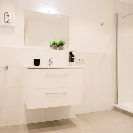 Bonquartier - Luxapt-haus - 11 Personen In 5 Mit Voll Ausgestatteten Kuechen, Klimaanlagen Und Parkplaetzen Dom wakacyjny *