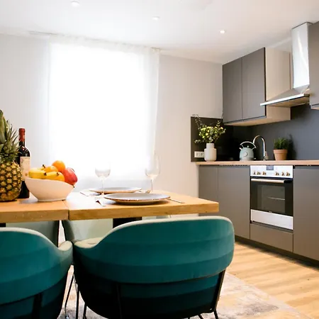 Bonquartier - Luxapt-haus - 11 Personen In 5 Mit Voll Ausgestatteten Kuechen, Klimaanlagen Und Parkplaetzen Sankt Augustin