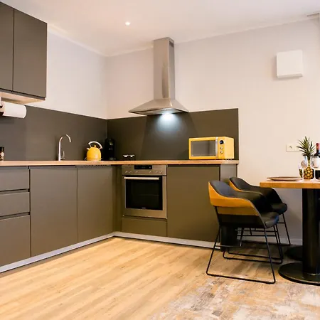 Bonquartier - Luxapt-haus - 11 Personen In 5 Mit Voll Ausgestatteten Kuechen, Klimaanlagen Und Parkplaetzen Dom wakacyjny *