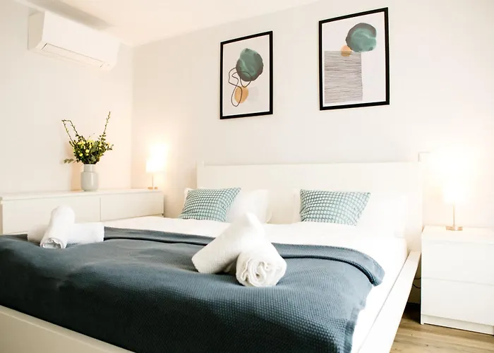 Bonquartier - Luxapt-haus - 11 Personen In 5 Mit Voll Ausgestatteten Kuechen, Klimaanlagen Und Parkplaetzen * Sankt Augustin